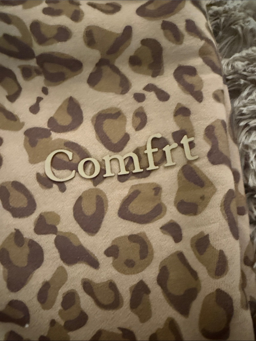 Comfrt Cheetah sweatpants - Picture 2 of 3